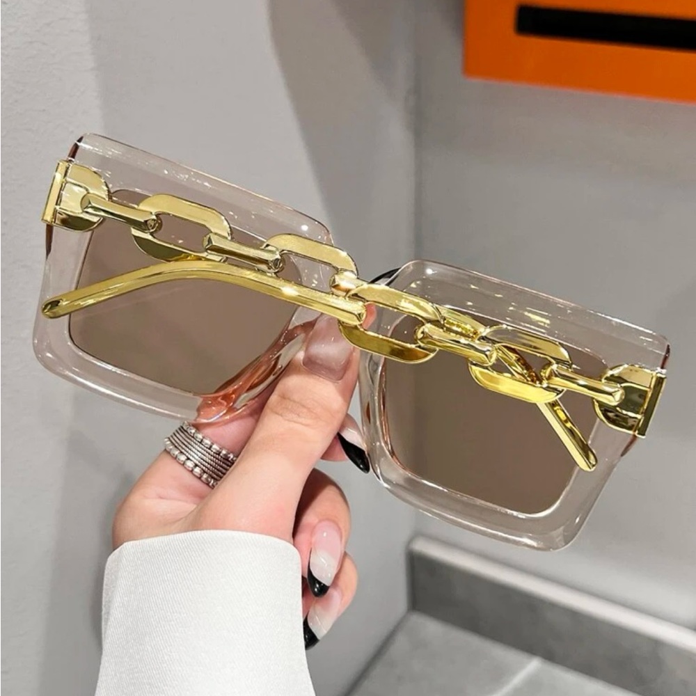 Square Frame Sunglasses 🕶️ - Picture 2 of 3